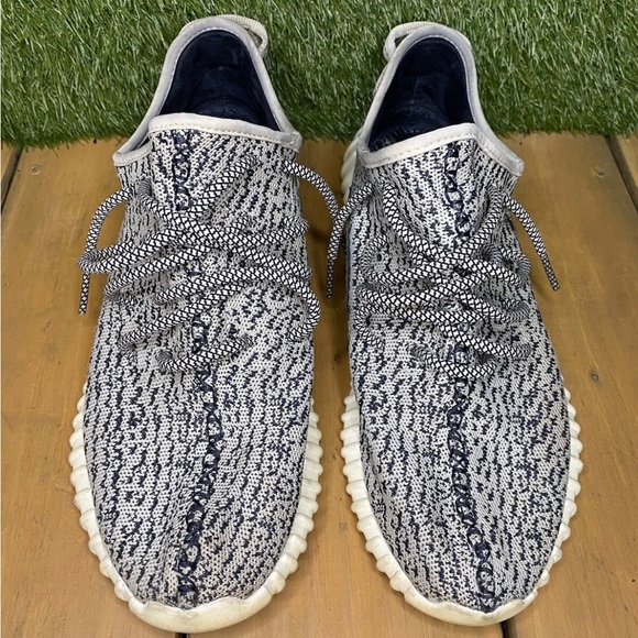 Used Yeezy 350 Turtle doves (2015). - Picture 3 of 9